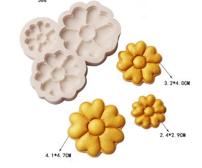 3 Cavity Heart Flower Mould